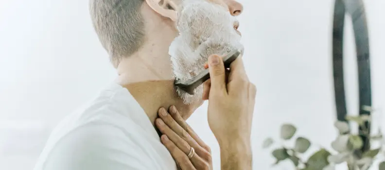 Cómo aliviar la irritación después de afeitarse
